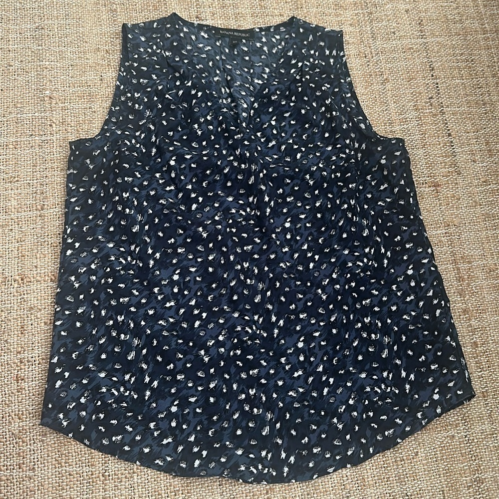 Banana Republic Sleeveless Animal Print Blouse Vneck Top Size XS